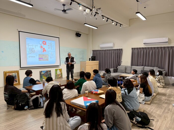 教授協助講解齋戒相關知識