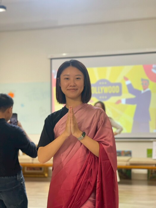 試穿傳統服飾圖片